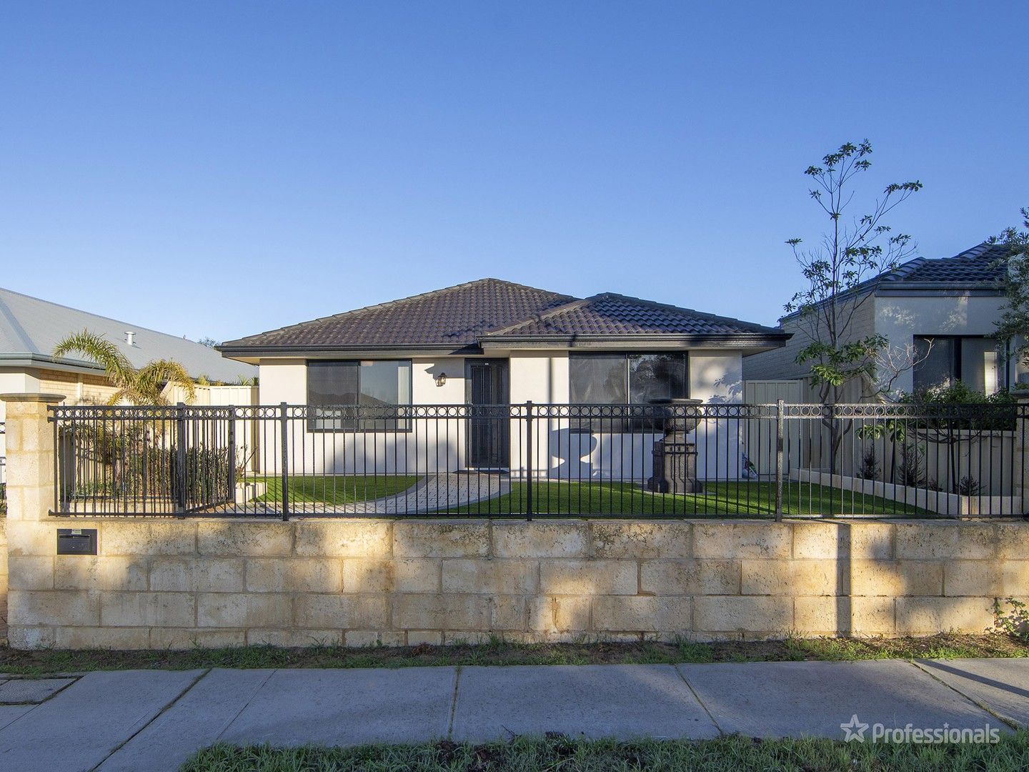 4 bedrooms House in 97 Rosegreen Avenue BUTLER WA, 6036