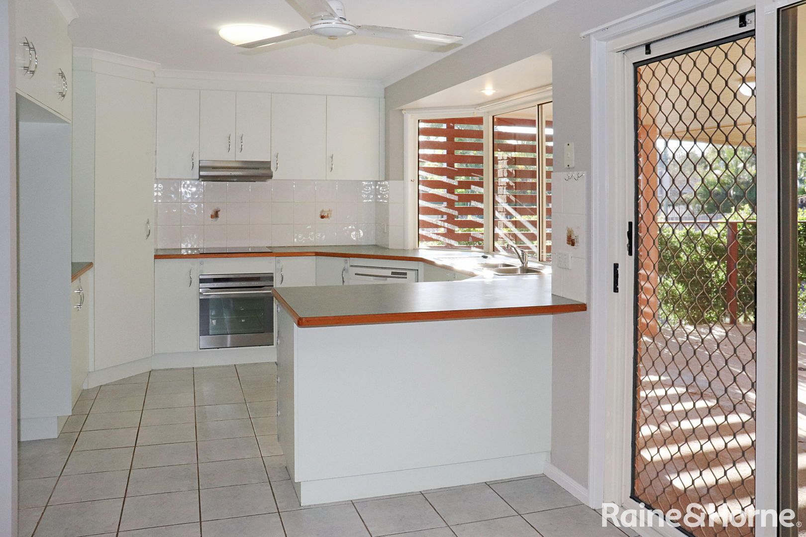 96 Slater Avenue, Blacks Beach QLD 4740, Image 2