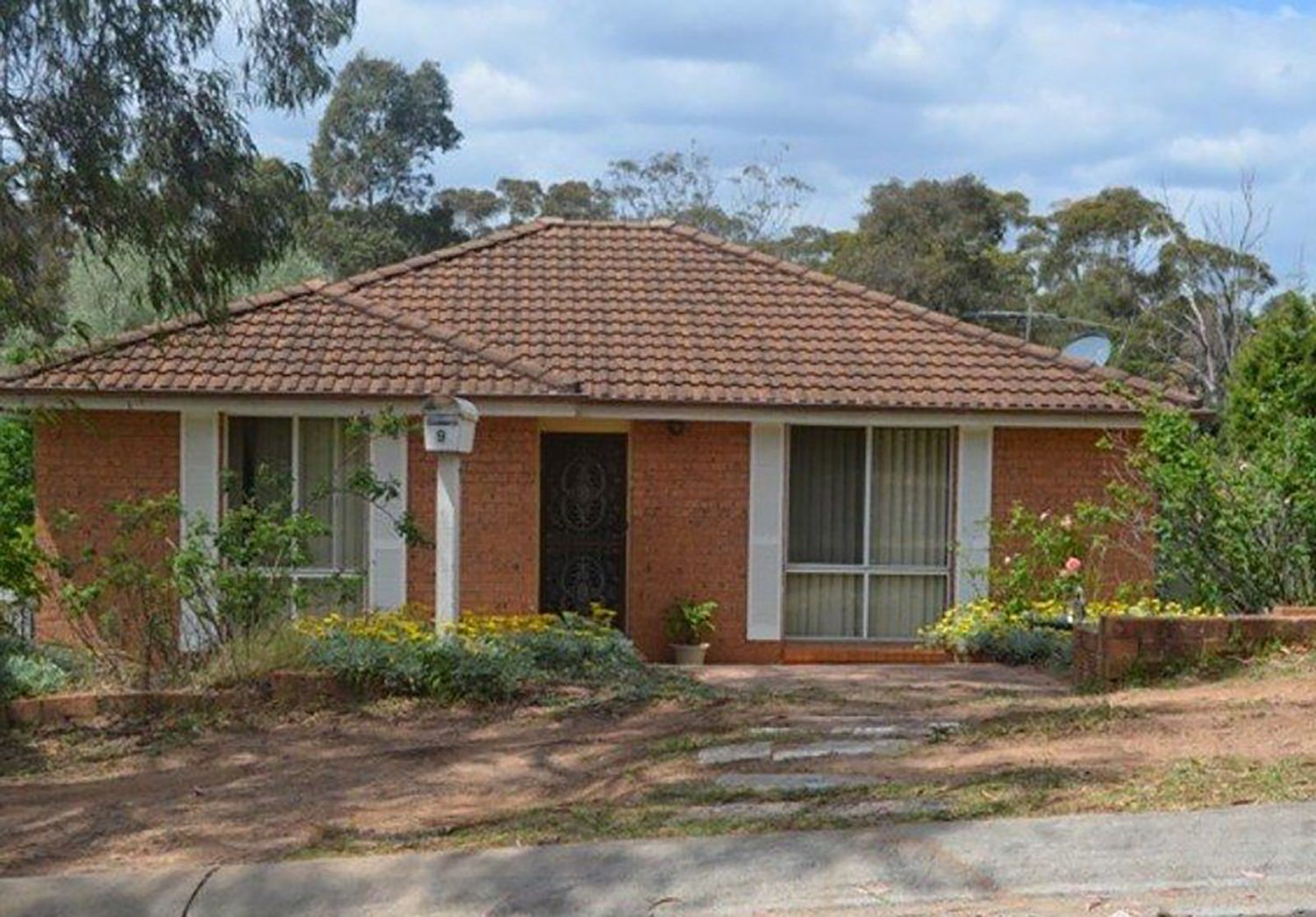 9 Grimwig Crescent, Ambarvale NSW 2560 House For Rent 500 Domain