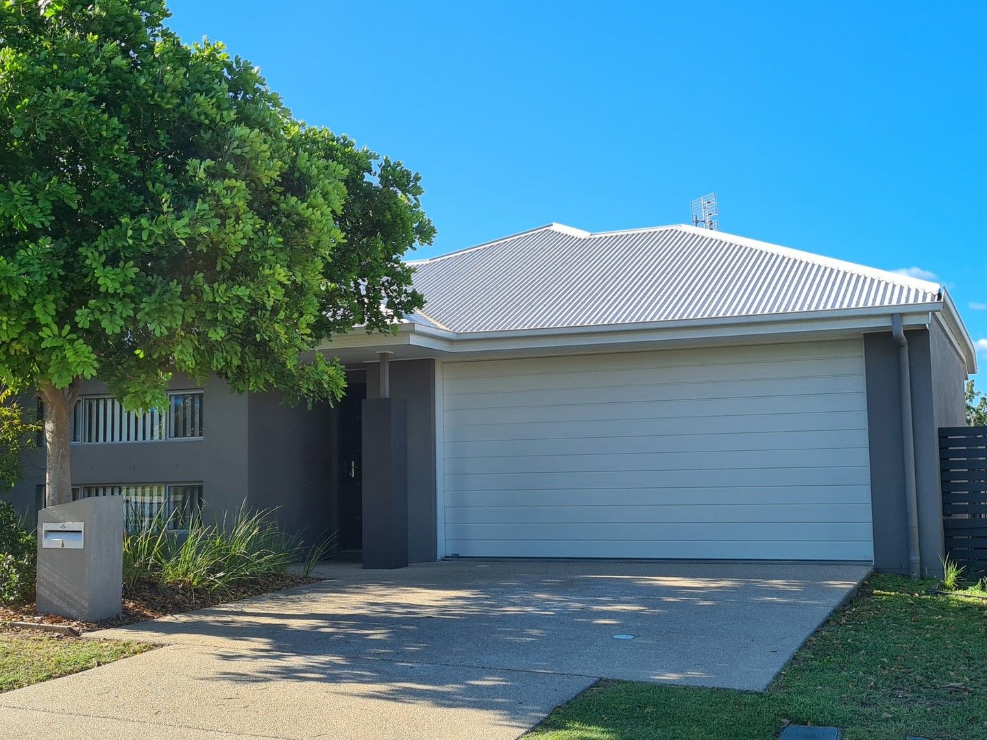 3 bedrooms House in 6 Wabby Street BOYNE ISLAND QLD, 4680