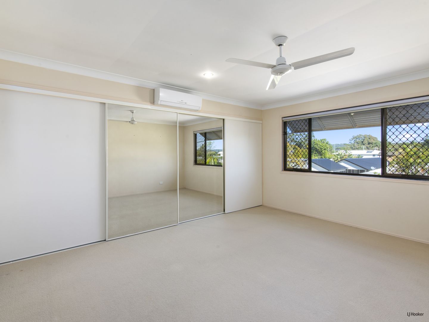 2/5 Cypress Terrace, Palm Beach QLD 4221, Image 2