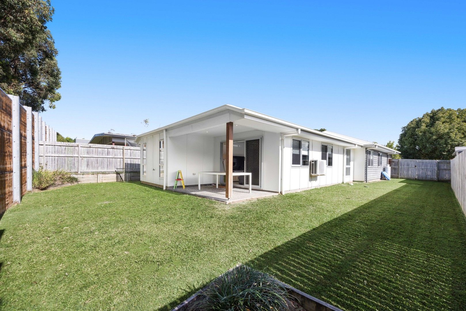 5 bedrooms House in 27 Silver Wattle Drive PEREGIAN SPRINGS QLD, 4573