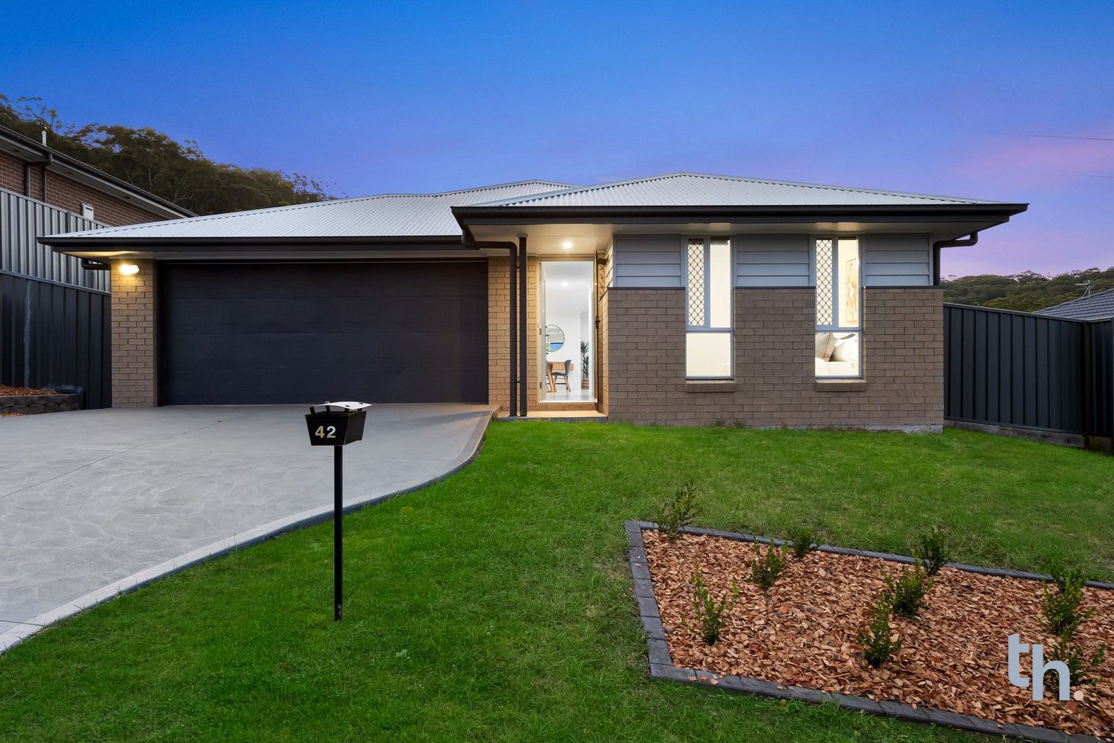 4 bedrooms House in 42 Floresta Crescent CAMERON PARK NSW, 2285