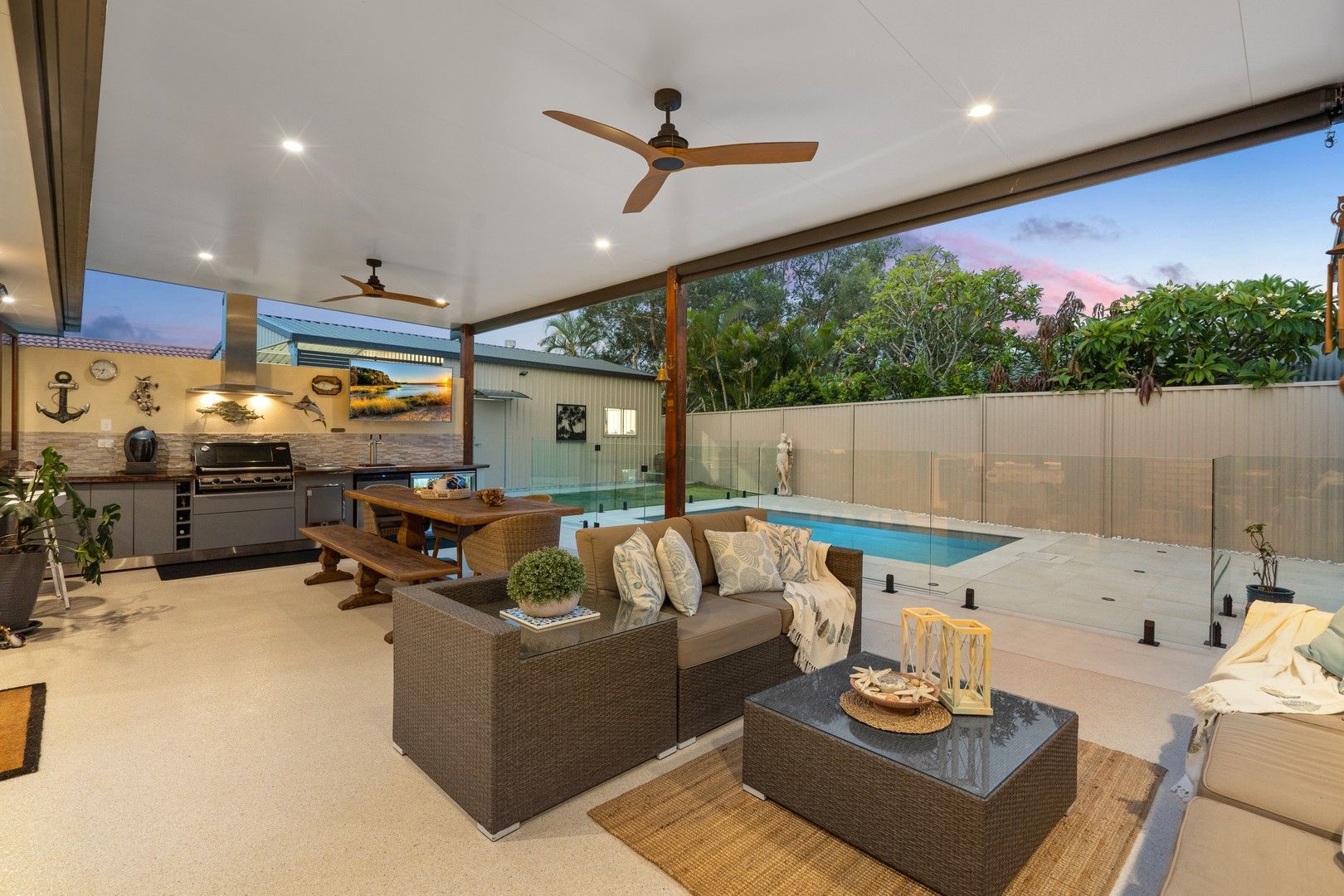 4 bedrooms House in 13 Rosswood Court HELENSVALE QLD, 4212