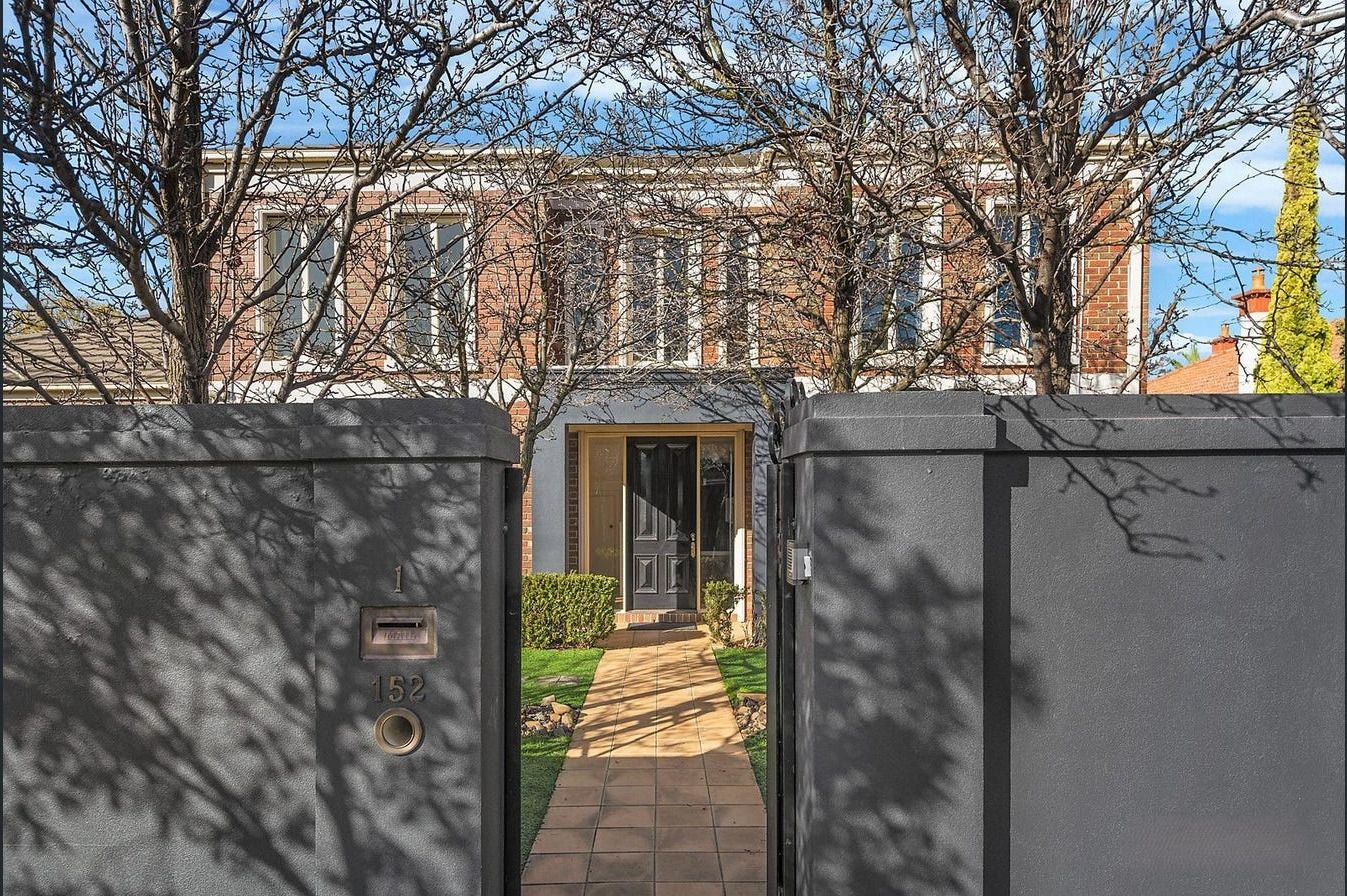 4 bedrooms House in 1/152 Burke Road GLEN IRIS VIC, 3146