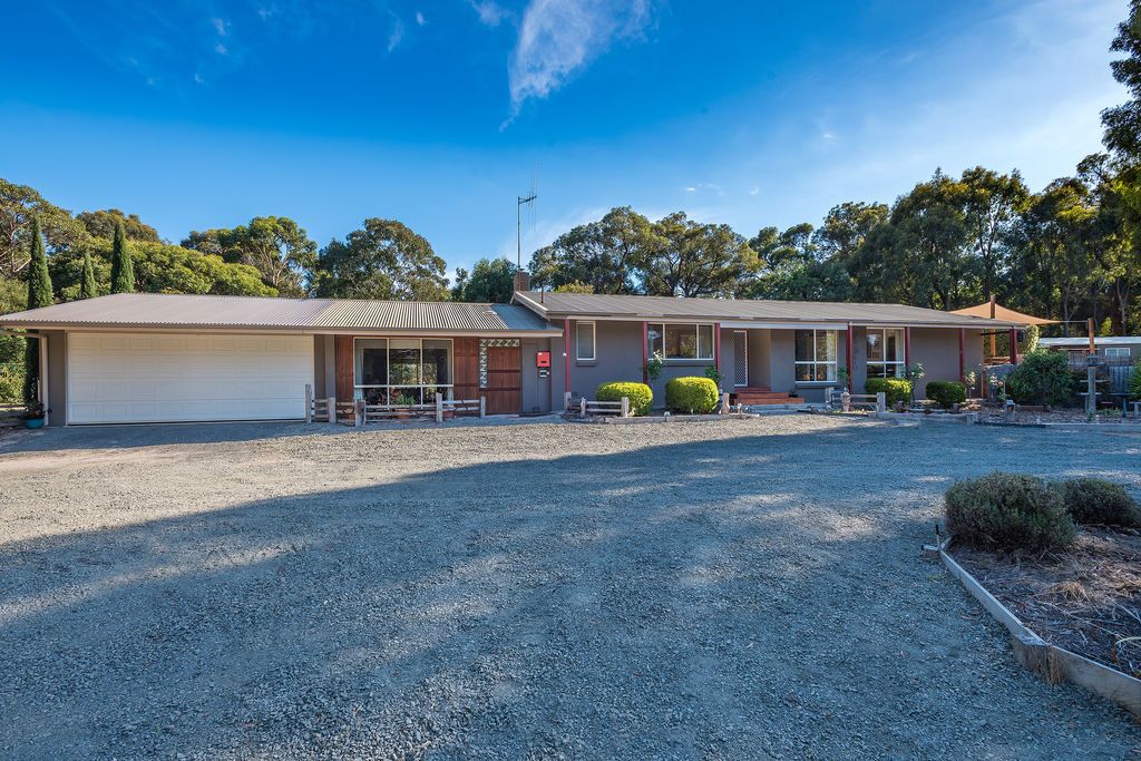 56 Deakin Court, Kyneton VIC 3444, Image 2