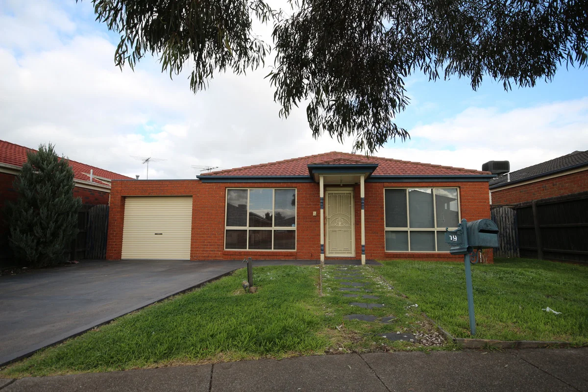 19 Sandover Drive, Roxburgh Park VIC 3064