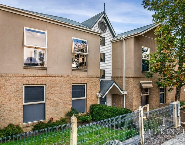 11/2 Grand Boulevard, Montmorency VIC 3094