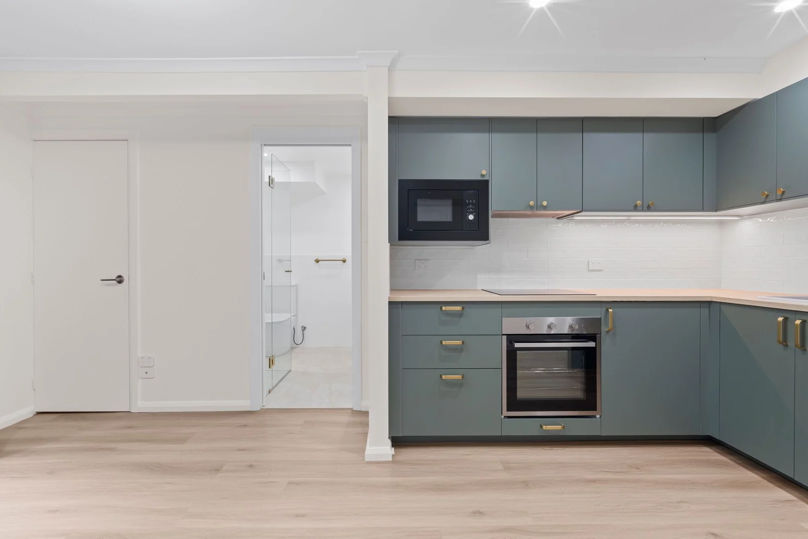 Additional image 4 of 8B Crest Dr, Elanora QLD 4221