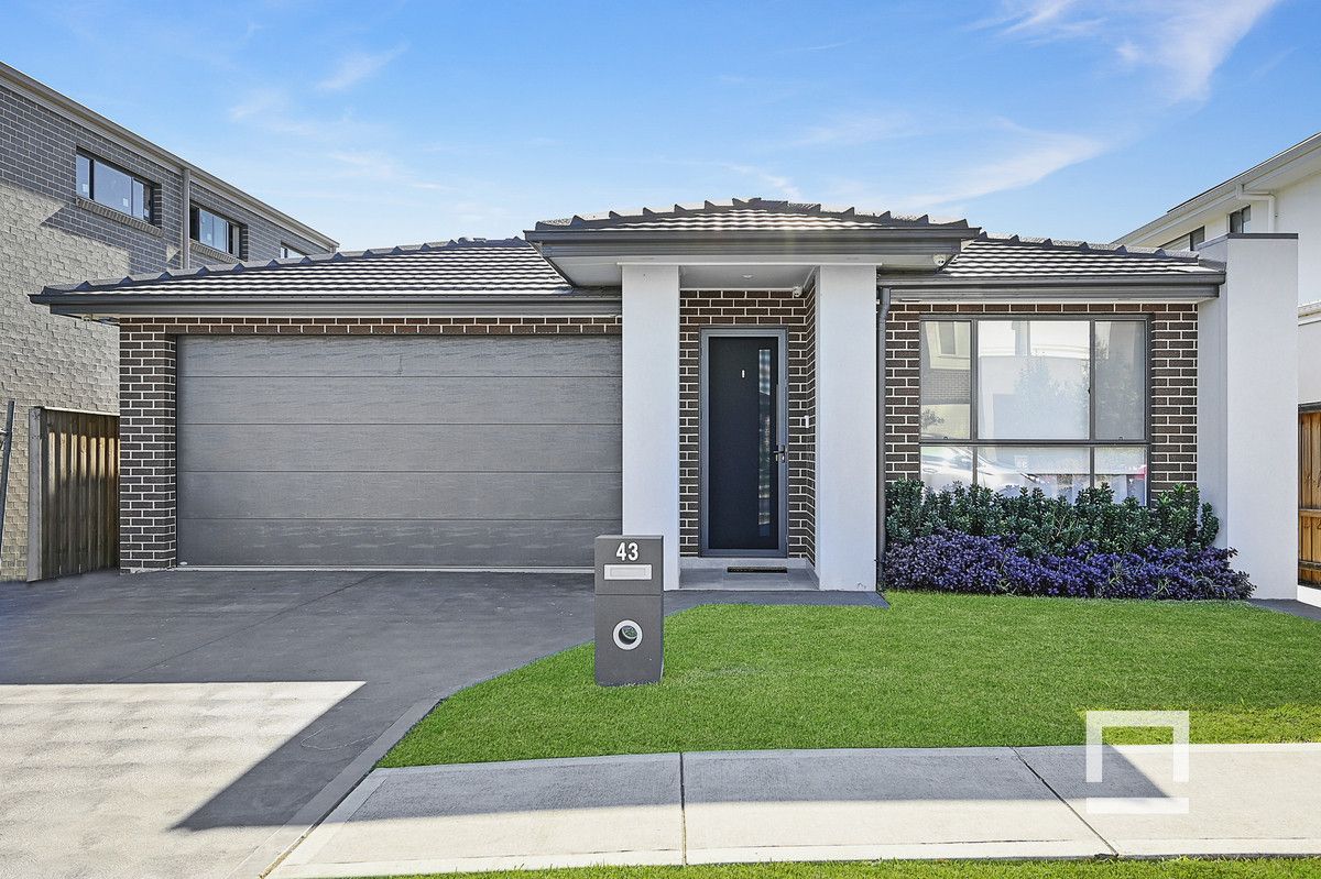 4 bedrooms House in 43A Gledswood Hills Drive GLEDSWOOD HILLS NSW, 2557