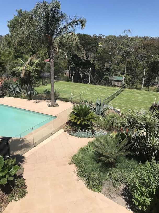 6 bedrooms House in 19 Meribil Cl MOUNT ELIZA VIC, 3930