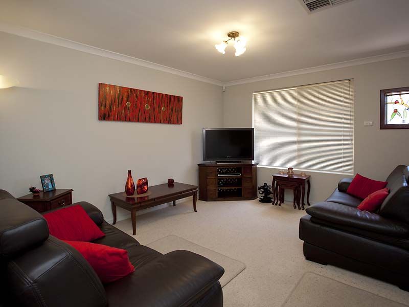 2/353 Daly Street, Cloverdale WA 6105, Image 1