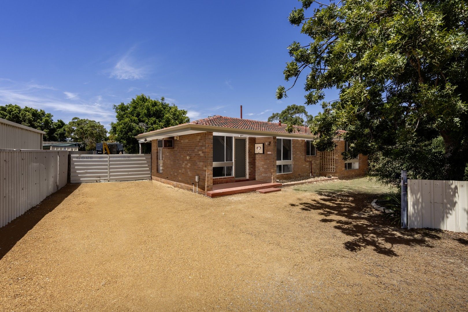 3 bedrooms House in 12 Beattie Road WAGGRAKINE WA, 6530