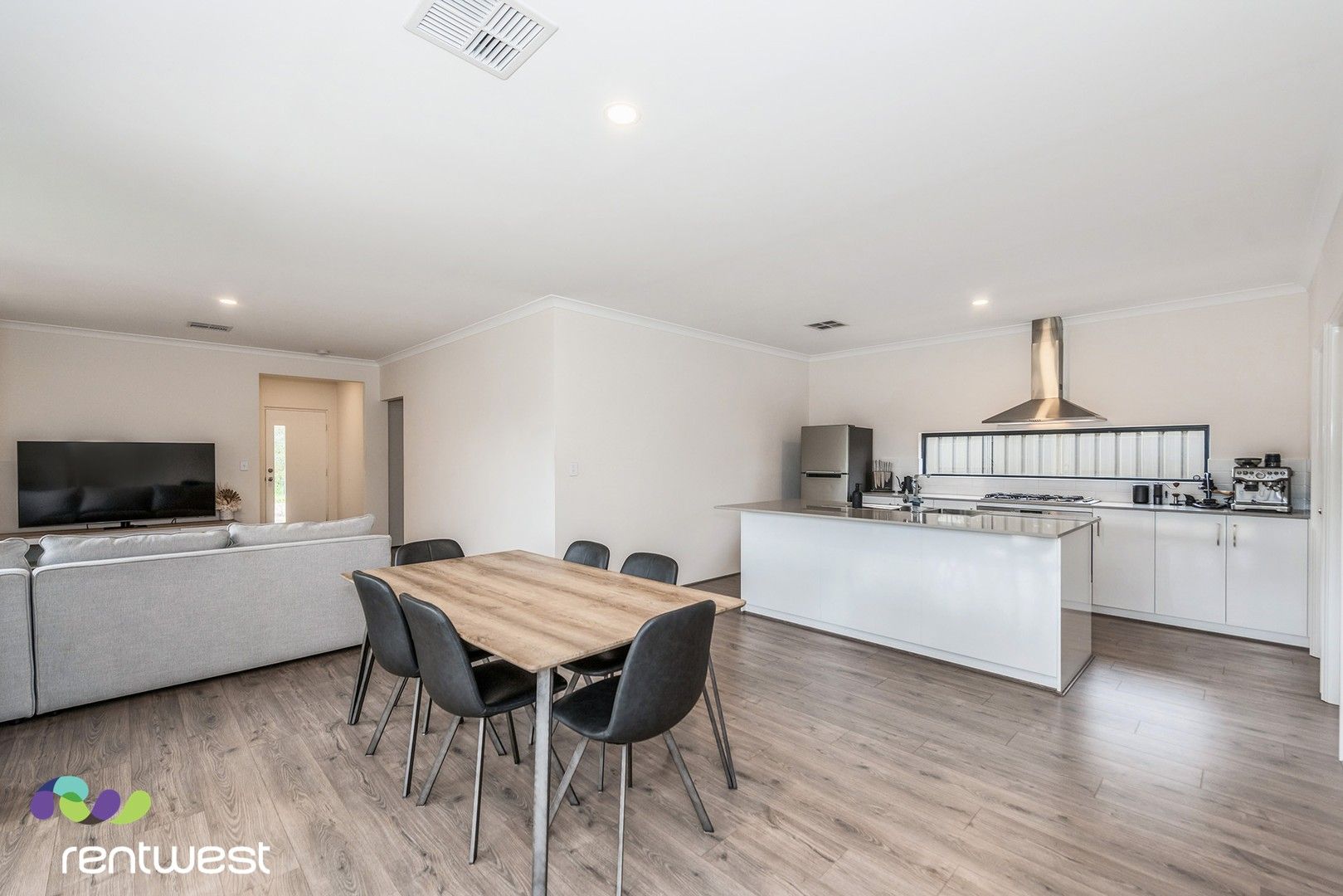 4 bedrooms House in 14 Belford Drive HILBERT WA, 6112