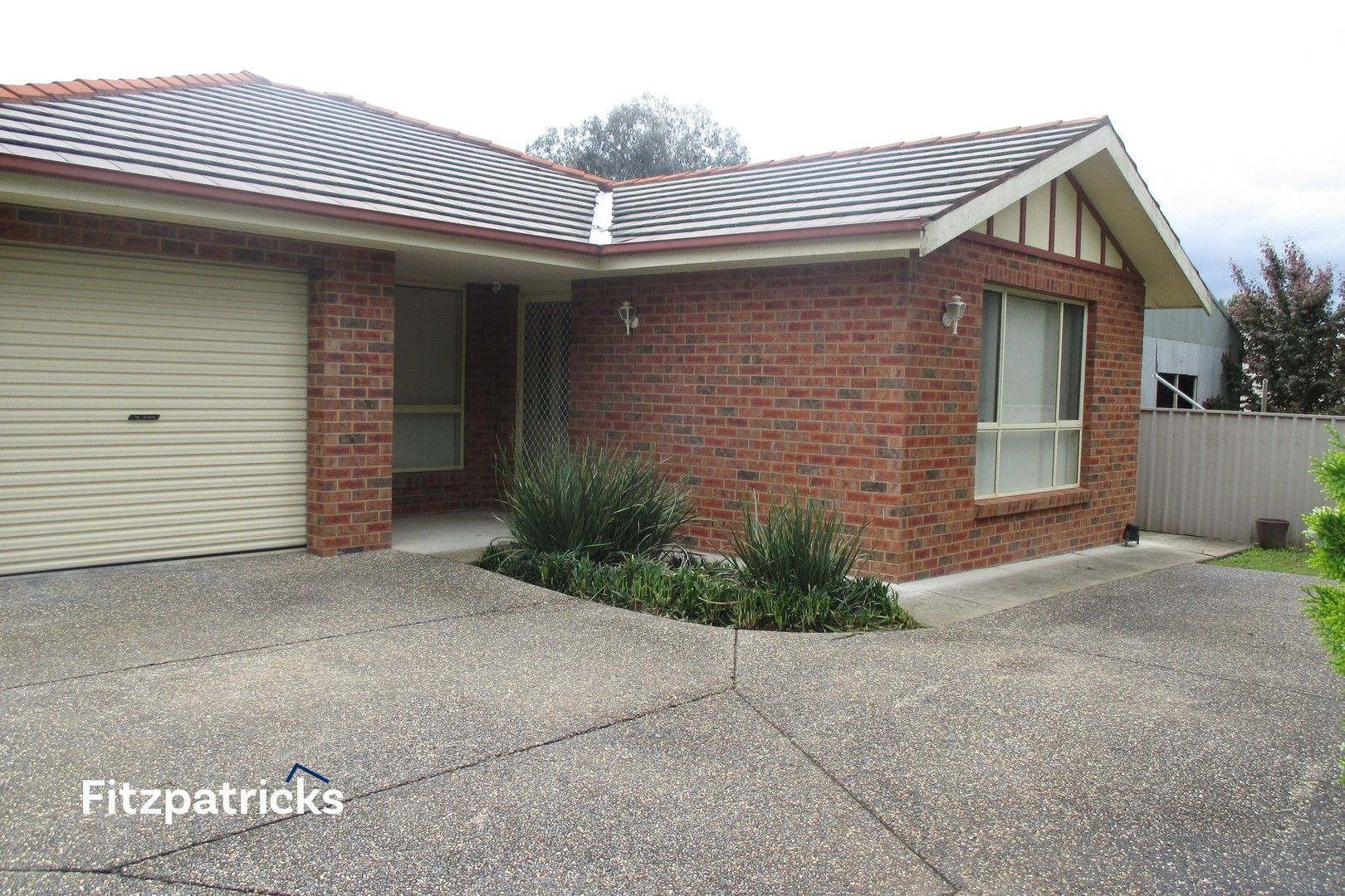 2 bedrooms Apartment / Unit / Flat in 2/3A Lake Street LAKE ALBERT NSW, 2650