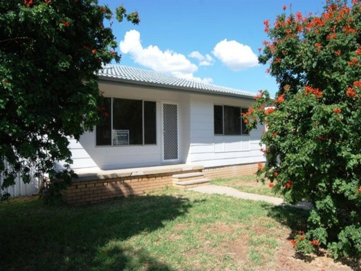 12 Dennis Crescent, Tolland NSW 2650, Image 0