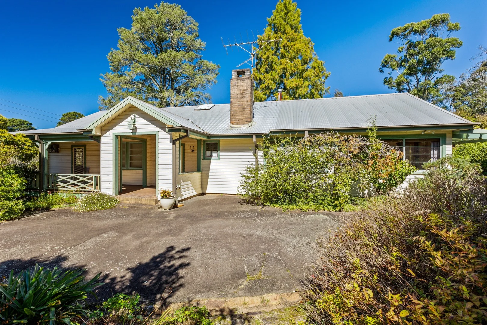 17-17A Hartley Esplanade, Leura NSW 2780