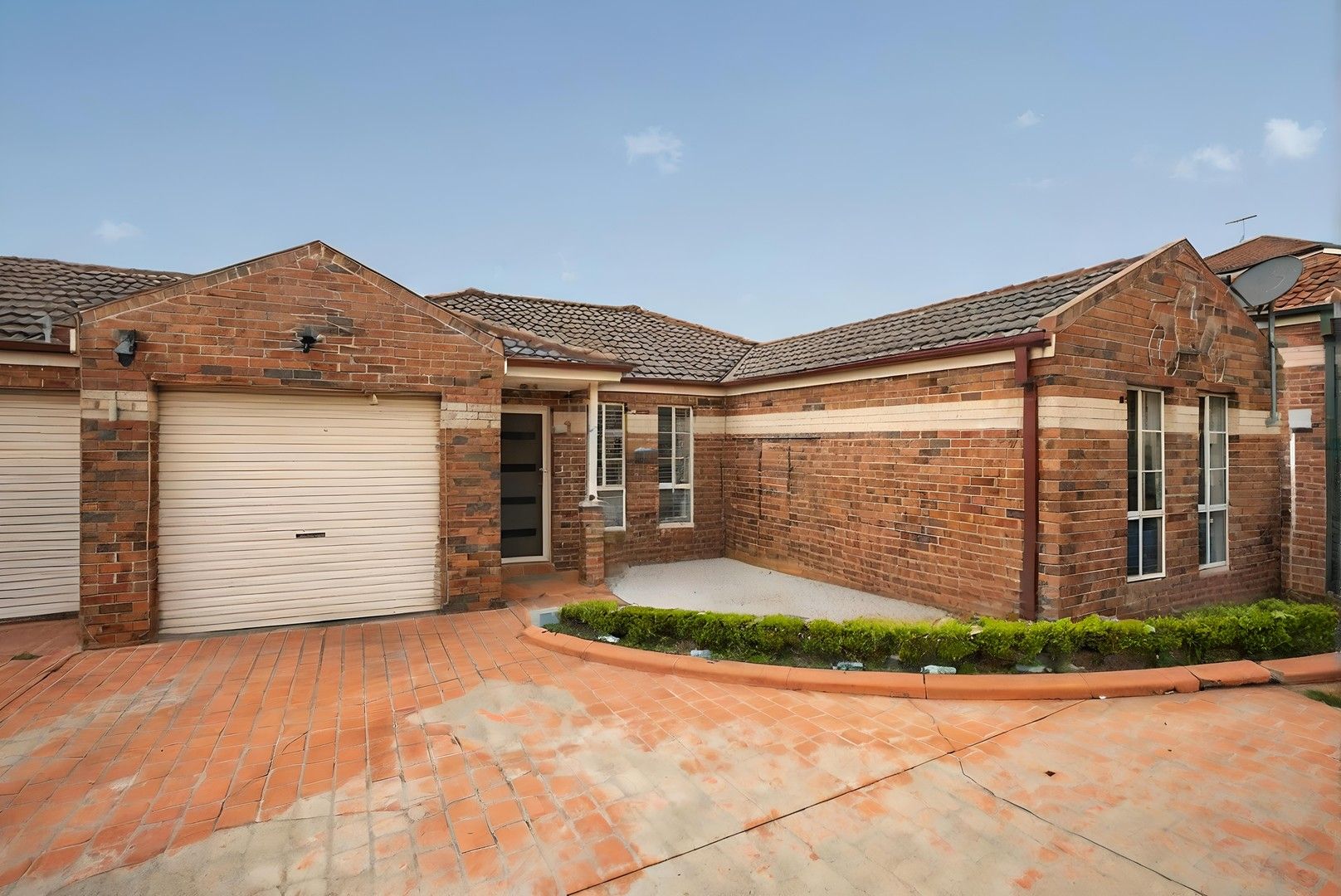 3 bedrooms Townhouse in 12/87 Allambie Road EDENSOR PARK NSW, 2176