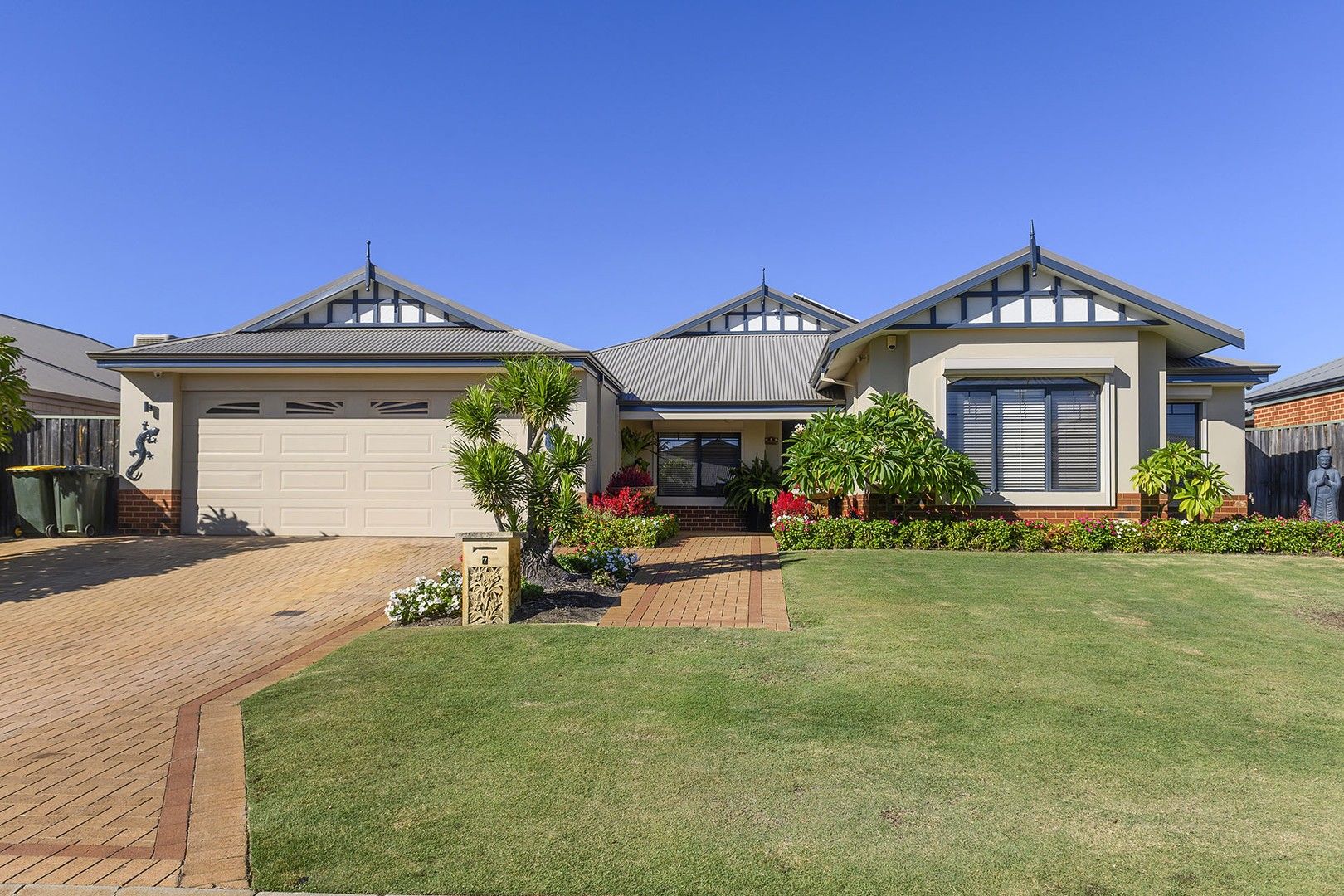 4 bedrooms House in 7 Nychum Pass ELLENBROOK WA, 6069