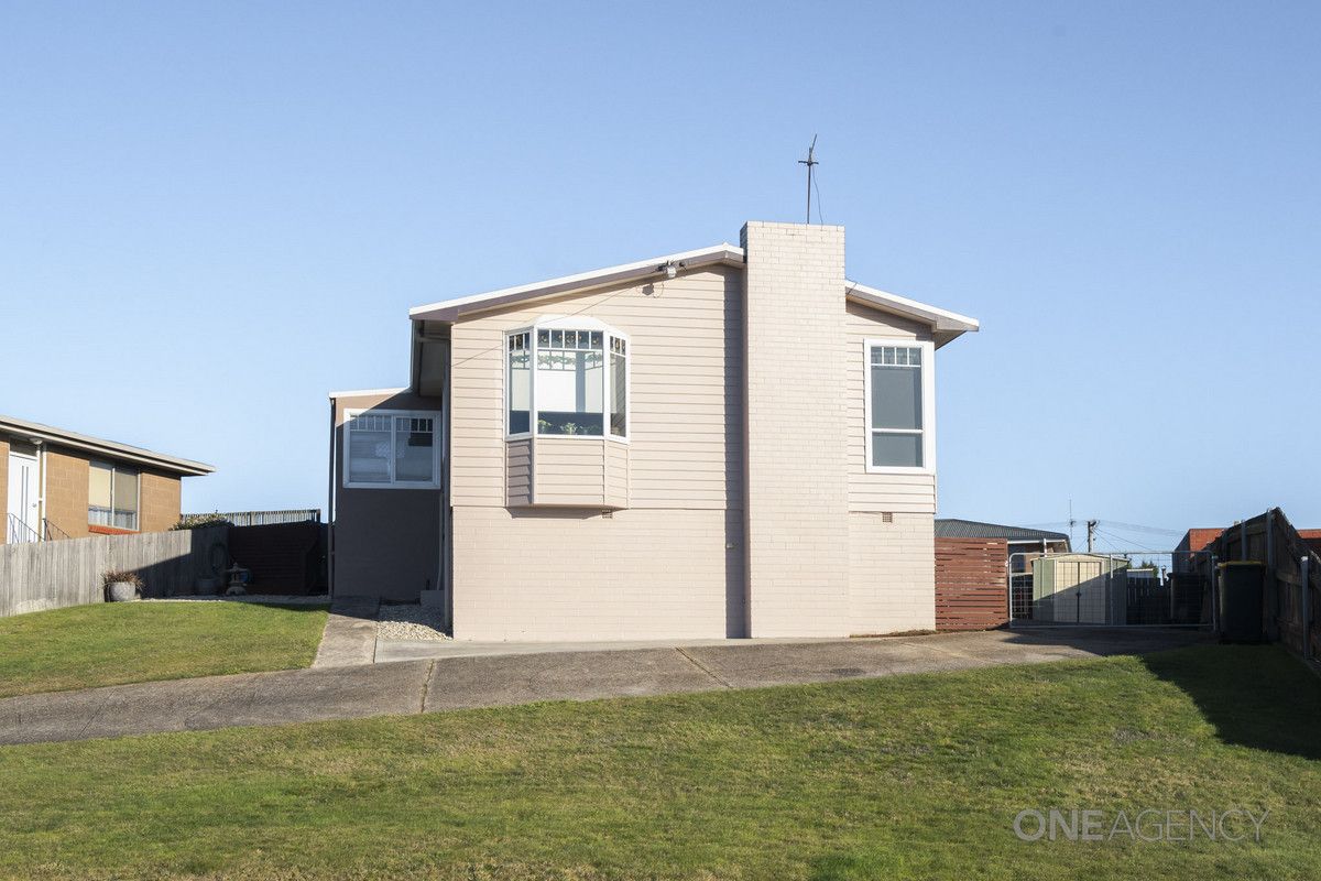 3 bedrooms House in 55 Colegrave Road UPPER BURNIE TAS, 7320