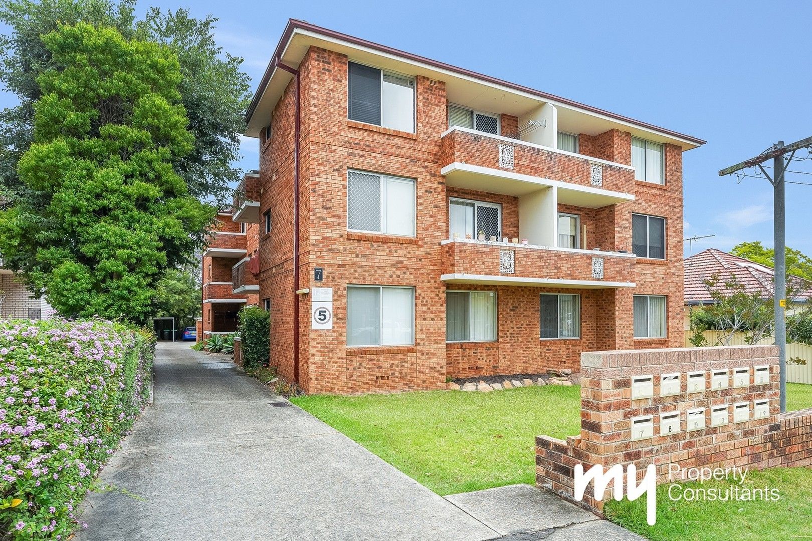 8/7 Reddall Street, Campbelltown NSW 2560, Image 0