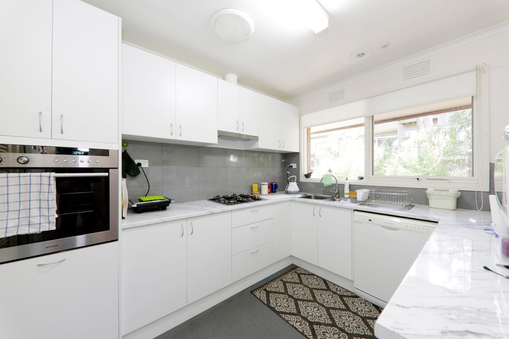 3 bedrooms Apartment / Unit / Flat in 3/14 Forest Road BLACKBURN VIC, 3130