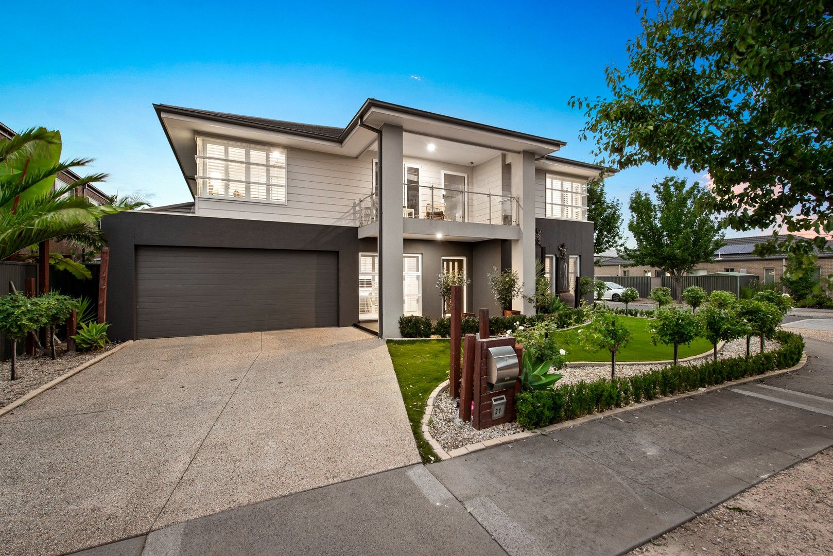 4 bedrooms House in 21 Joseph Banks Drive PAKENHAM VIC, 3810