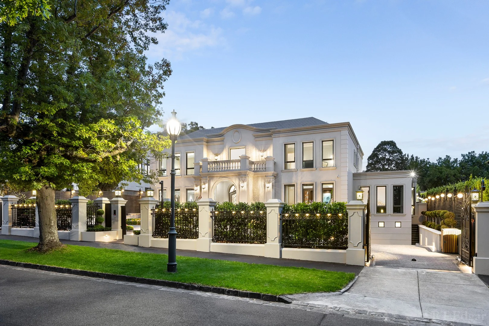 40 Monomeath Avenue, Canterbury VIC 3126