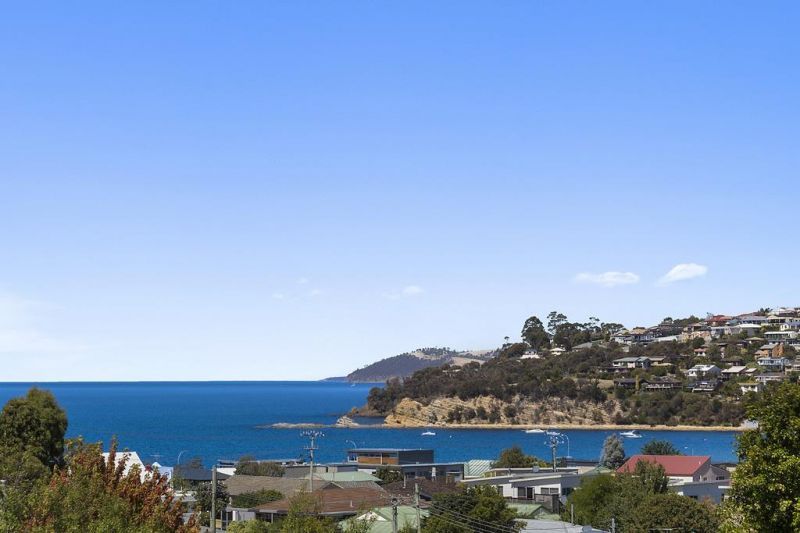 3/5 Wells Pde, Blackmans Bay TAS 7052, Image 2