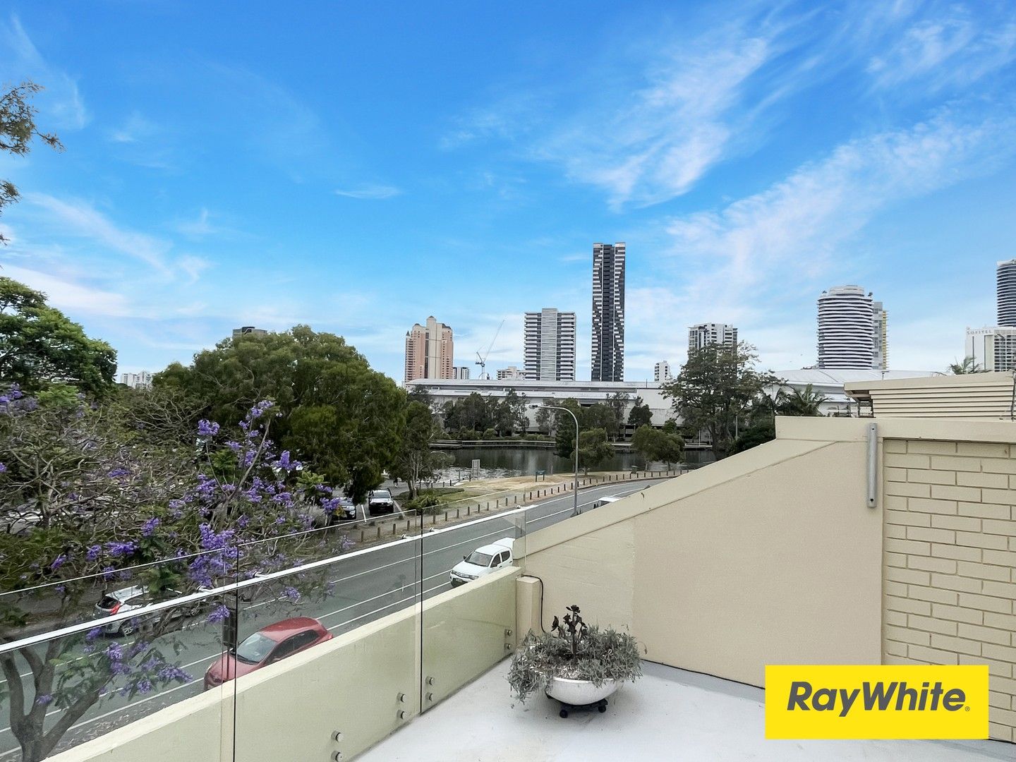 2 bedrooms House in 7/2 T E Peters Drive BROADBEACH WATERS QLD, 4218
