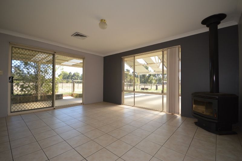 271 Fiegert Road, Barragup WA 6209, Image 2