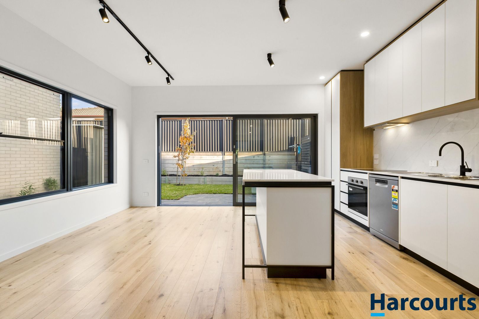 17/906 Lydiard Street North, Soldiers Hill VIC 3350, Image 2
