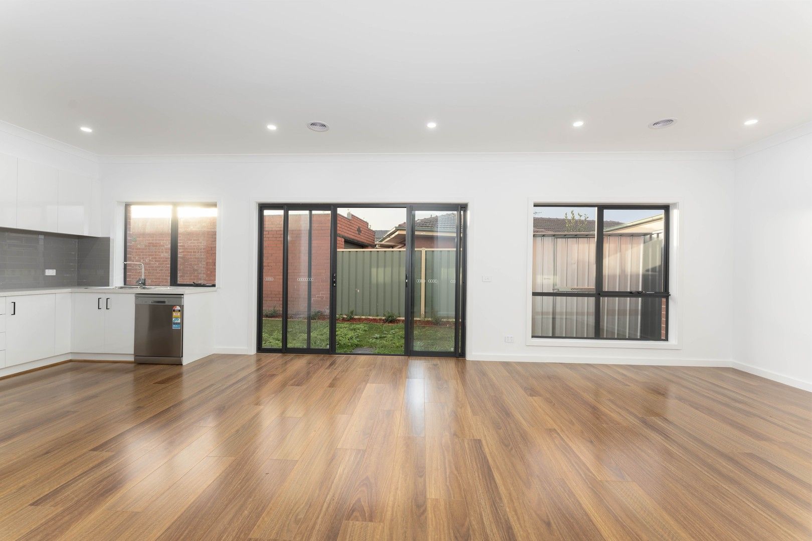 4 bedrooms Townhouse in 71 Greenwood Drive BUNDOORA VIC, 3083