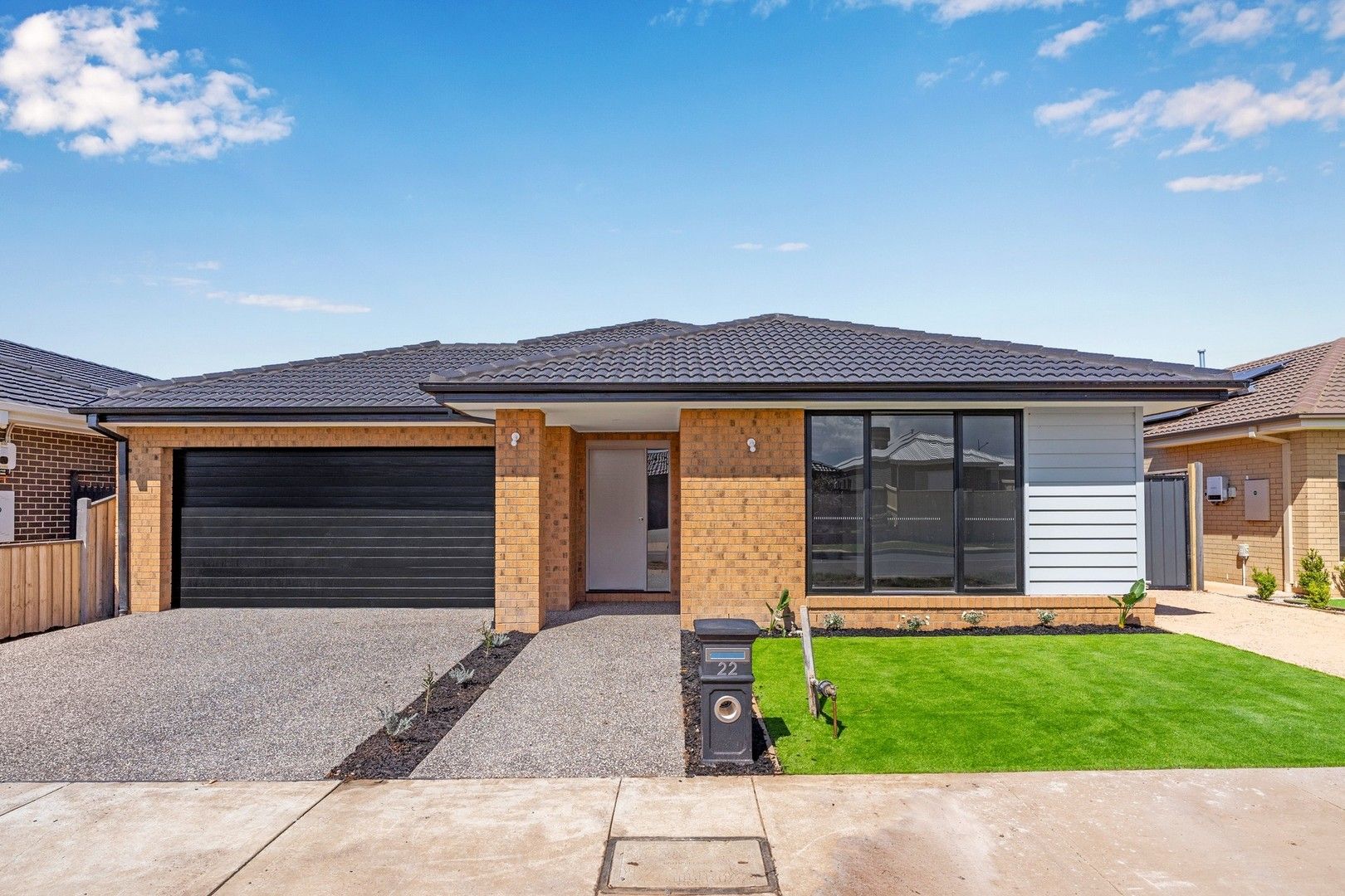 4 bedrooms House in 22 Kirkham Drive THORNHILL PARK VIC, 3335
