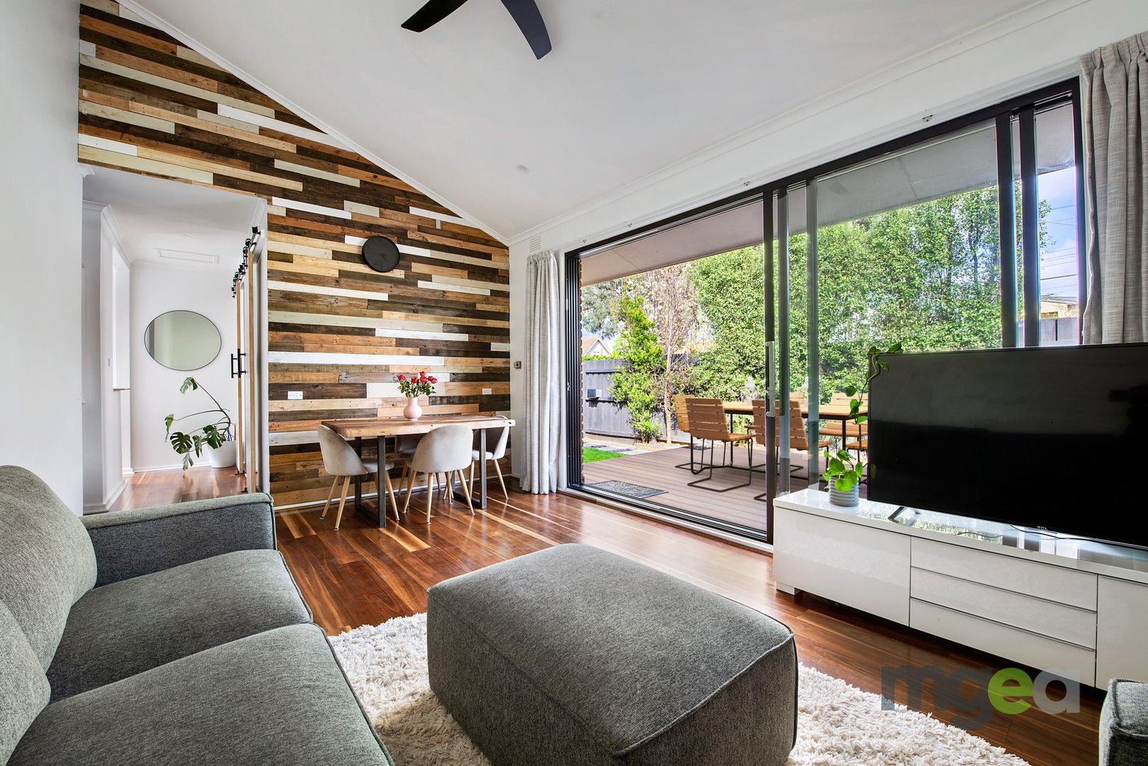 2 bedrooms Apartment / Unit / Flat in 1b/138 Bluff Road (Corner Cheltenham Road) BLACK ROCK VIC, 3193