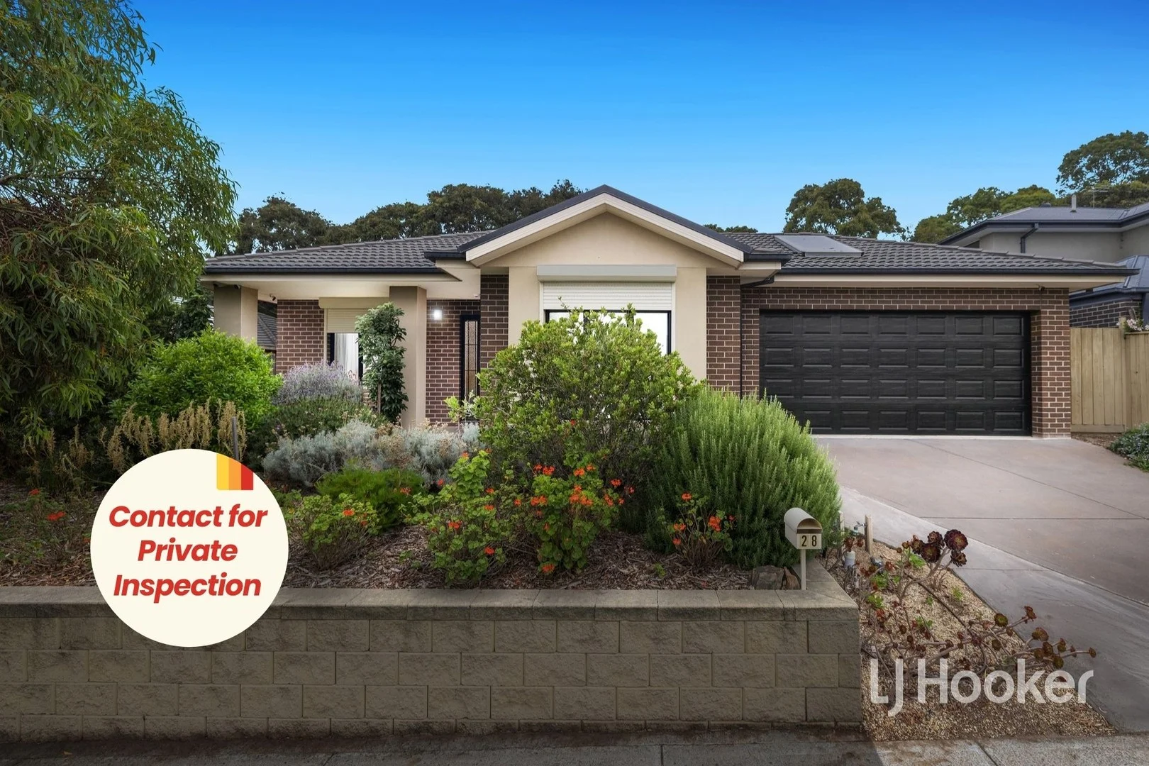 28 Royaloak Crescent, Cranbourne East VIC 3977
