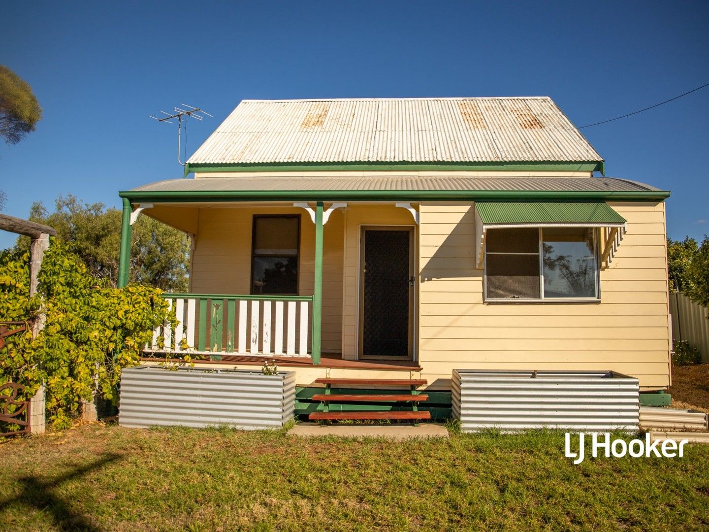 16 Hoffman Street, Roma QLD 4455