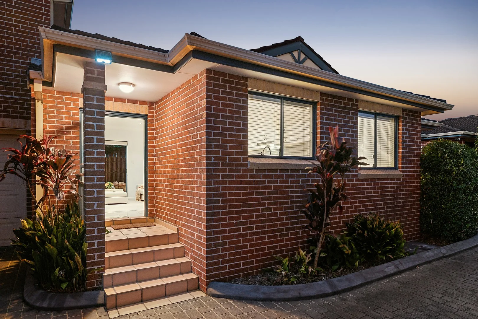 2/42 Flora Street, Roselands NSW 2196