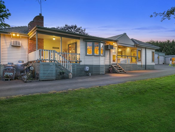 4 Carters Lane, Seville VIC 3139