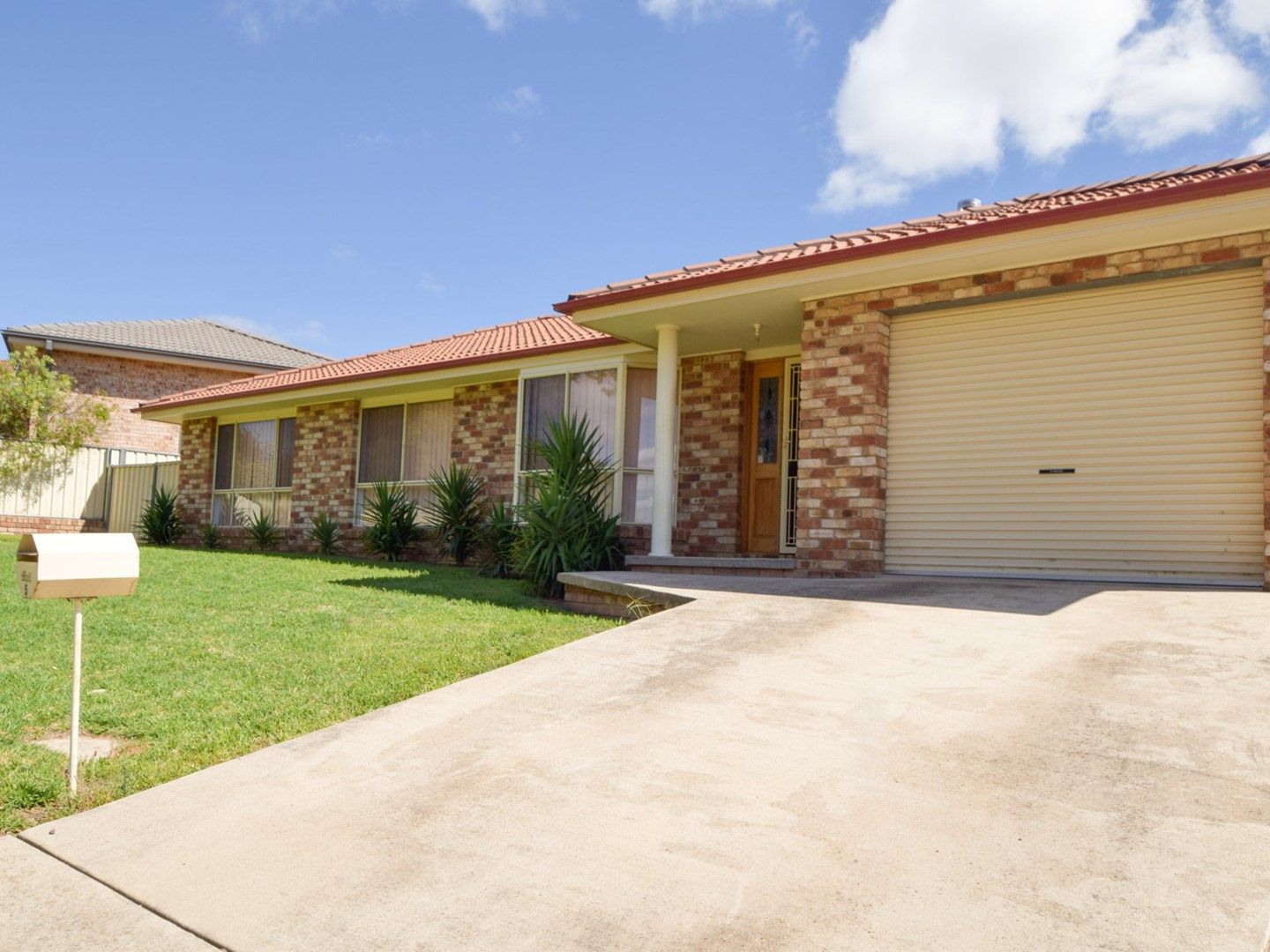 5 Hargraves Crescent, Young NSW 2594, Image 0