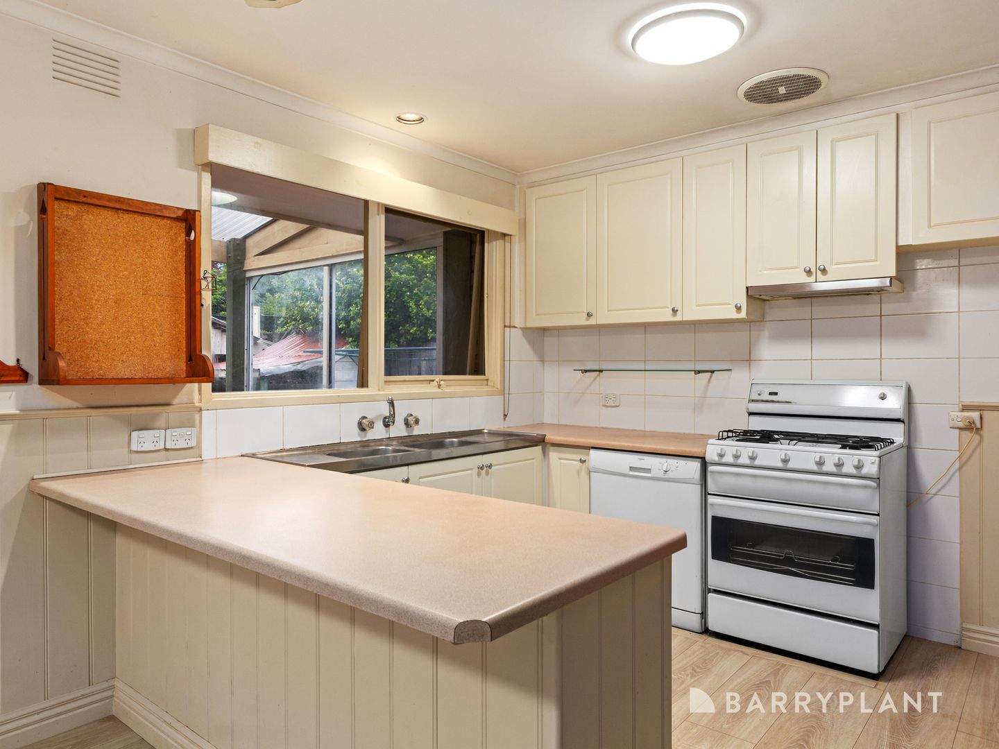 21 Yorkminster Avenue, Wantirna VIC 3152, Image 2