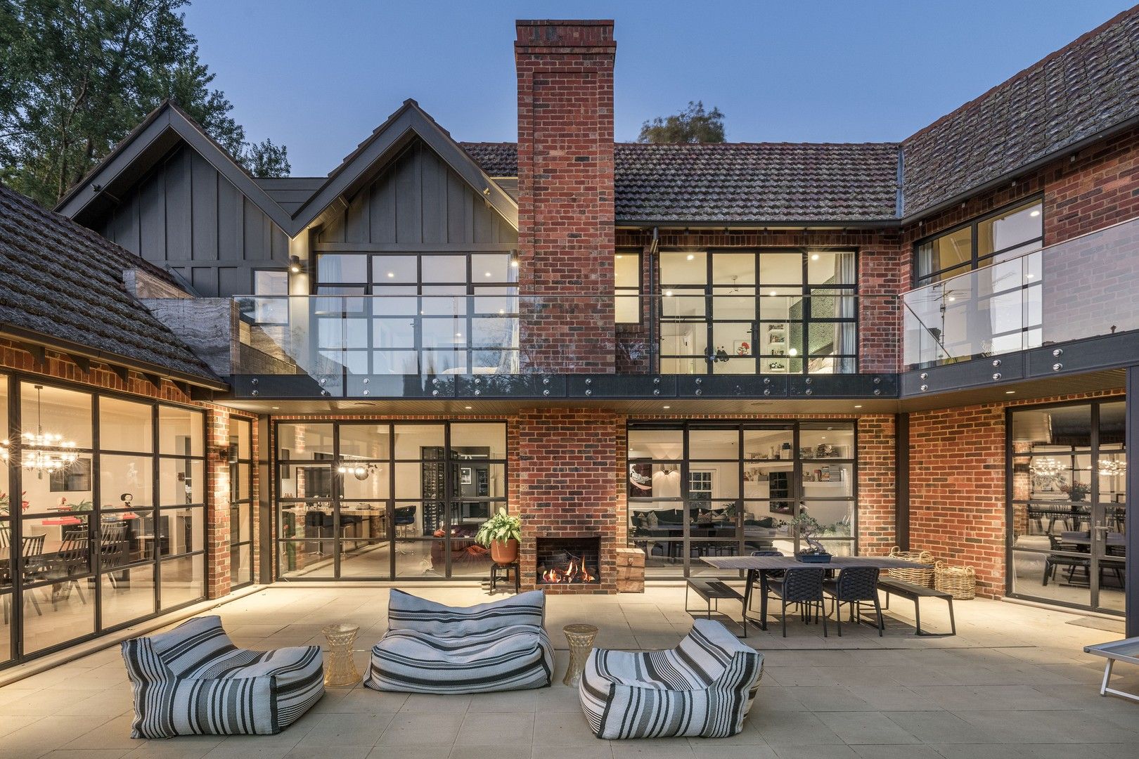 5 bedrooms House in 7 Stonehaven Court TOORAK VIC, 3142
