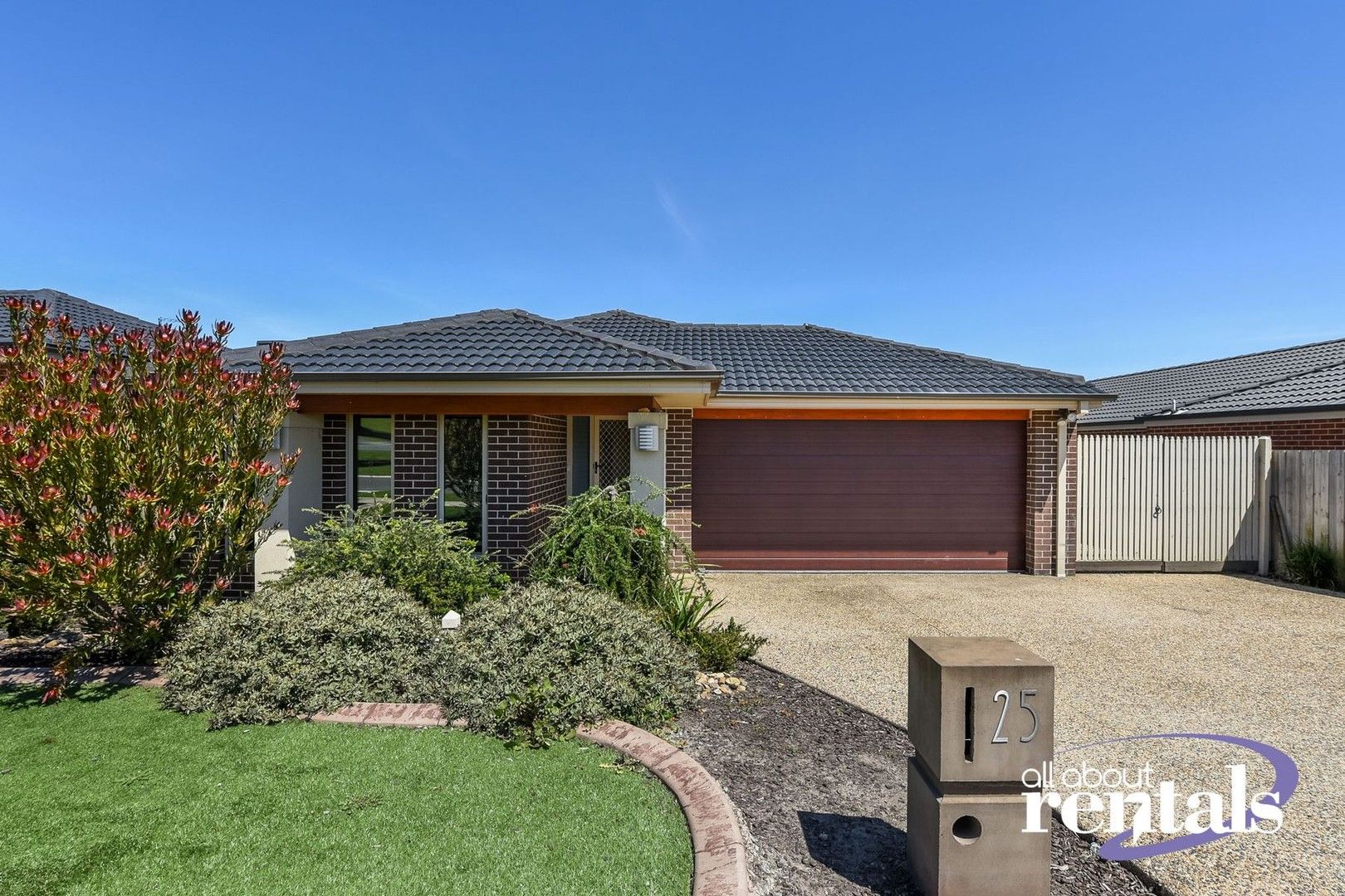 4 bedrooms House in 25 Chaucer Way DROUIN VIC, 3818