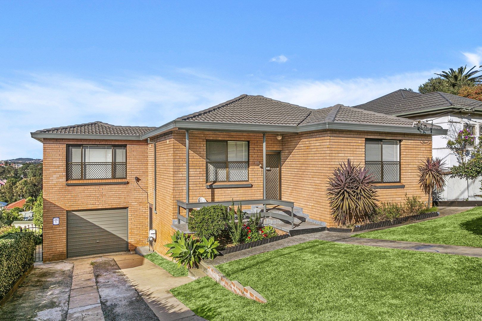 15 Canberra Road, Lake Heights NSW 2502, Image 0