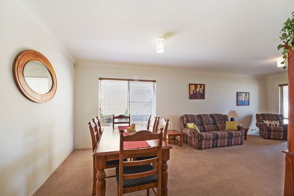 46 Archibald Crescent, Rosemeadow NSW 2560, Image 2