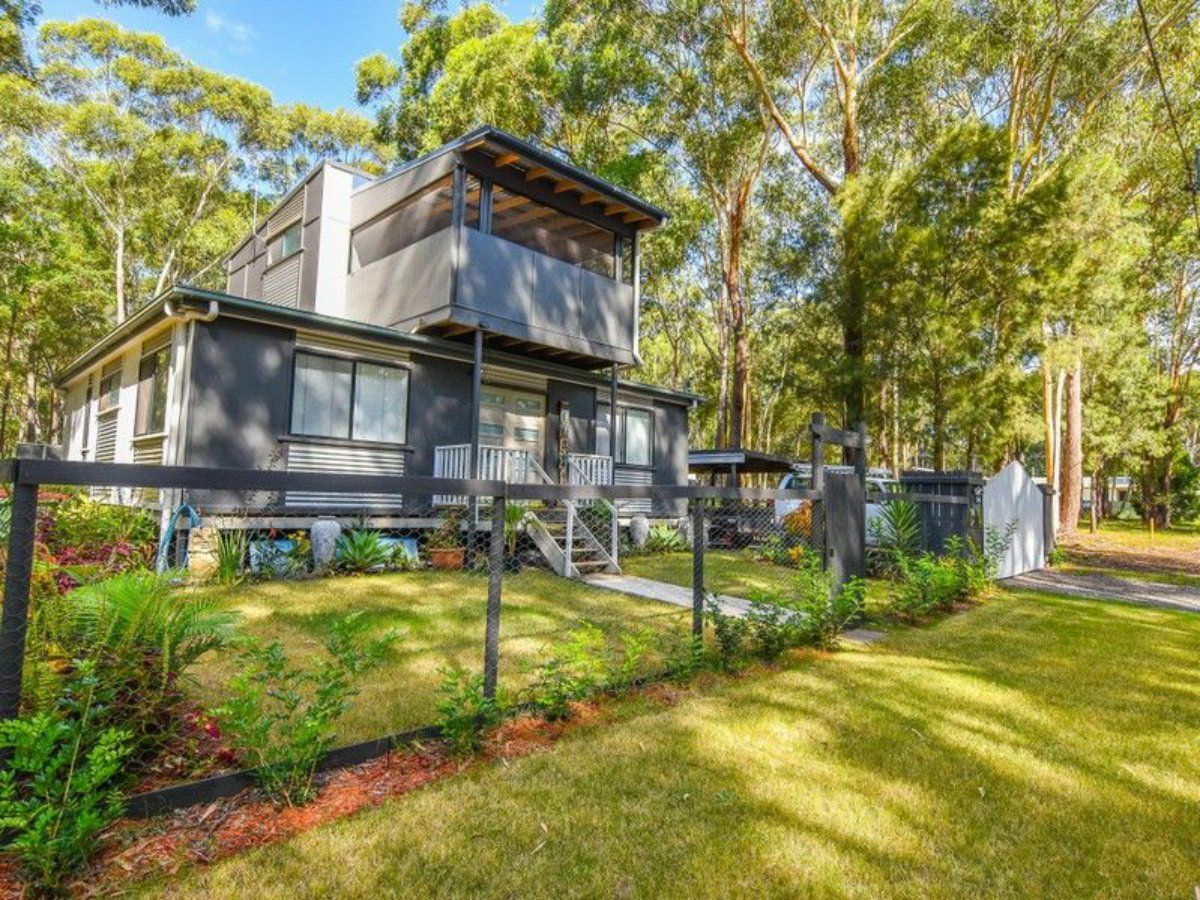 3 bedrooms House in 43 Hacking Ridge Road RUSSELL ISLAND QLD, 4184