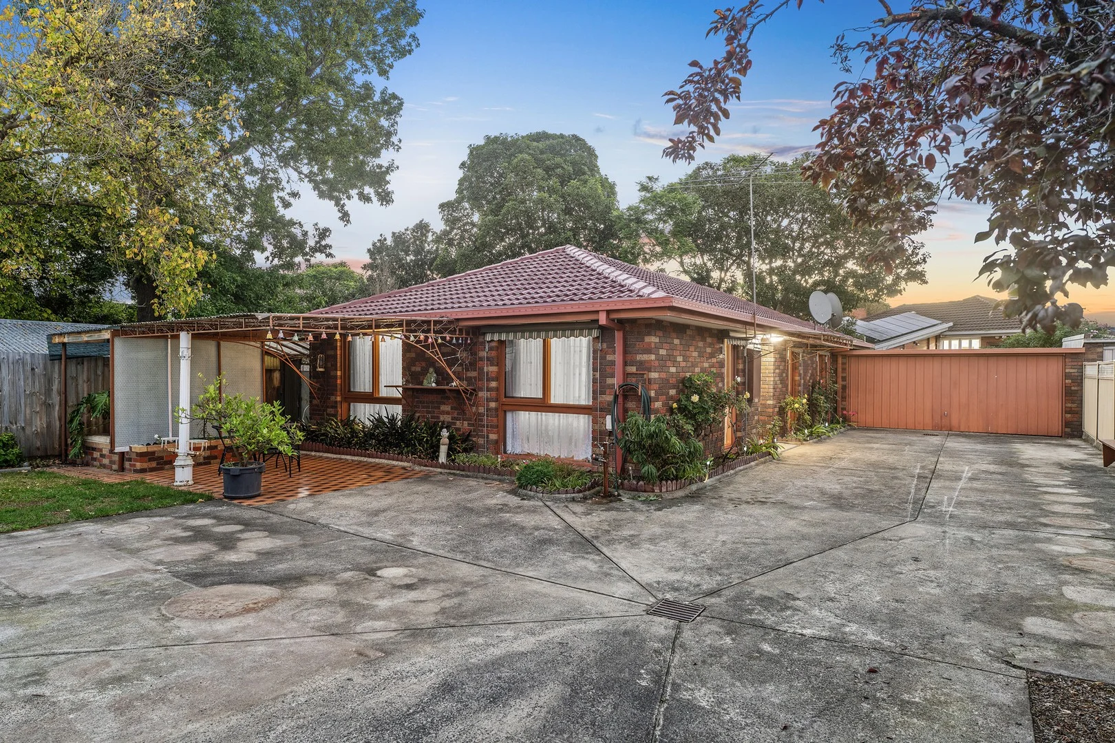 2/8 Olympic Avenue, Springvale South VIC 3172