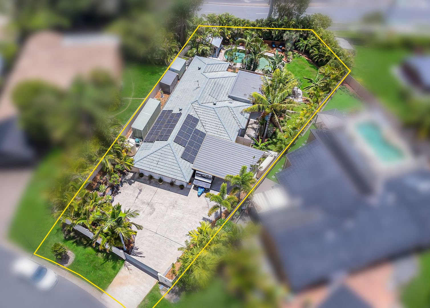 11 Tocumwal Court, Helensvale QLD 4212, Image 1