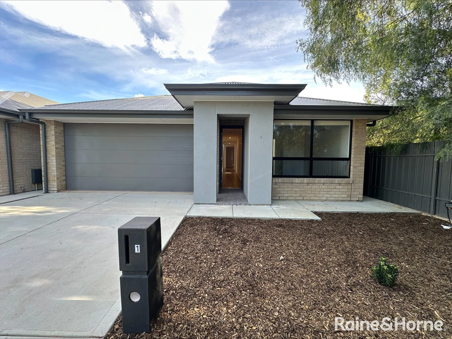 1/4 Angle Vale Road, Evanston Gardens SA 5116