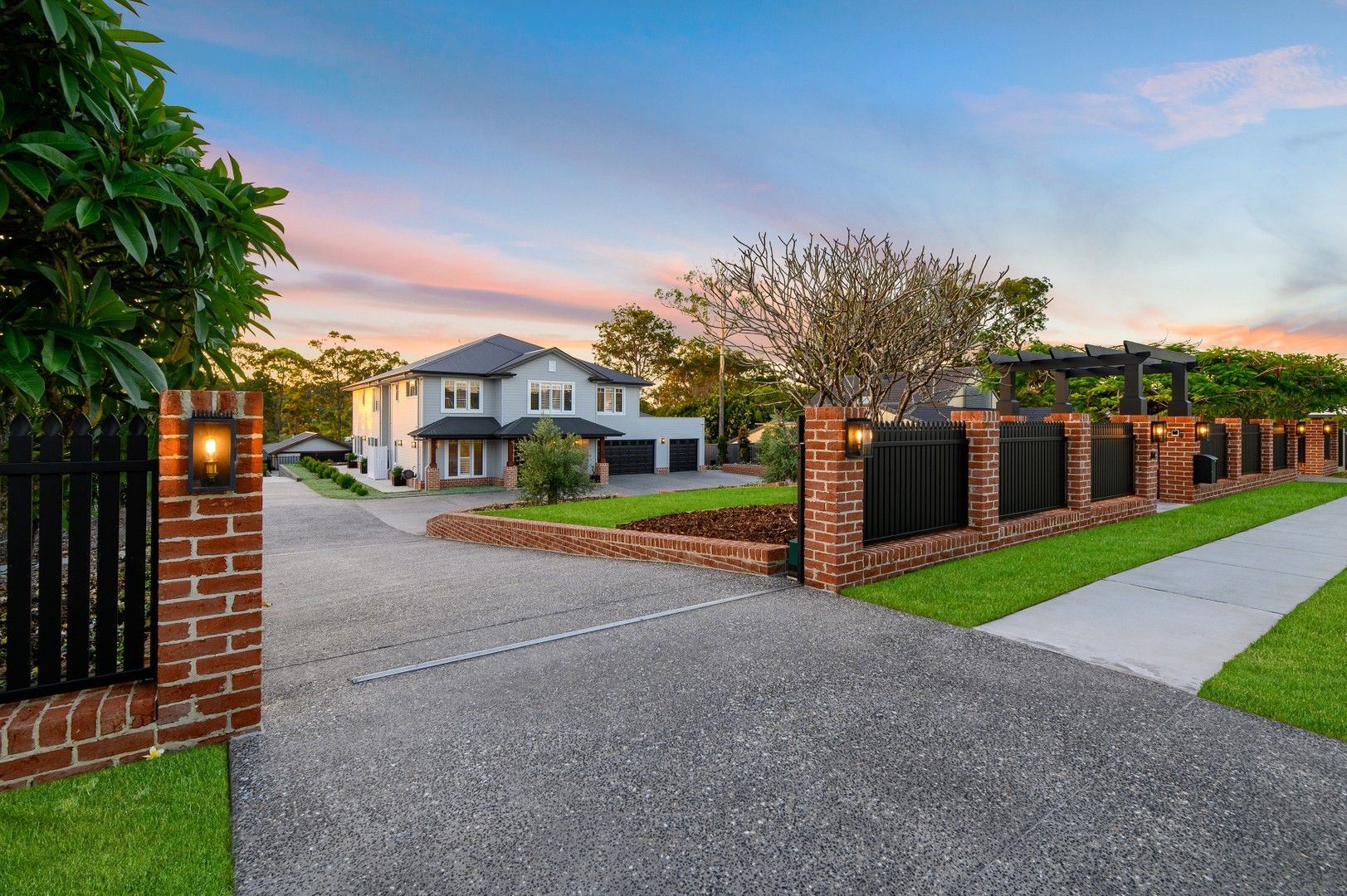 7 bedrooms House in 64 Hillview Parade ASHMORE QLD, 4214